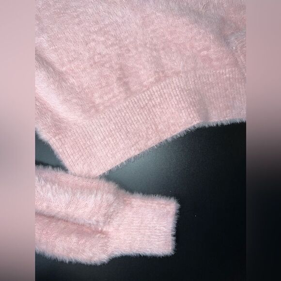 Aritzia Sunday Best Kitten V-Neck Sweater Girly Feminine Size Small NWOT - Picture 3 of 8